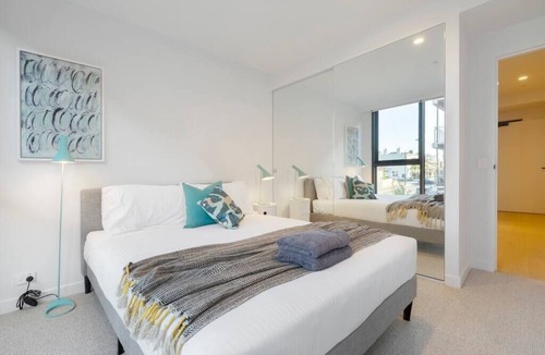 Windsor Apartment | Contemporary-designed and close to 'The Alfred'