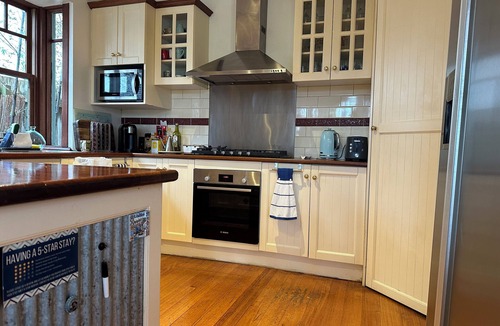 Mentone House | Contemporary & Elegant 1920's Period Home