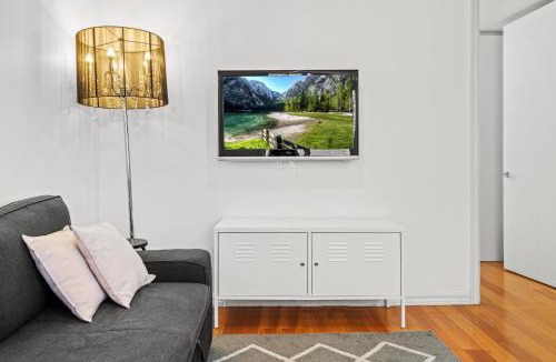 Carlton South Apartment | Convenient Apartment in heart of Carlton