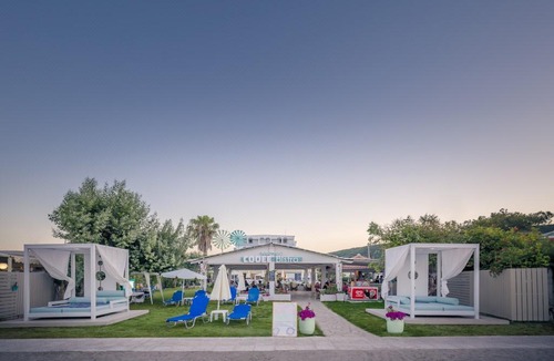 Messonghi Hotel | Cooee Albatros