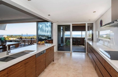 Gracetown House | Cooinda - sweeping ocean views, walk to beach