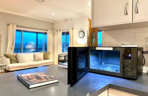 Cooranbong House | Cooranbong Farm Stay-7 Bedrooms Cottage with Pool and Tennis Court