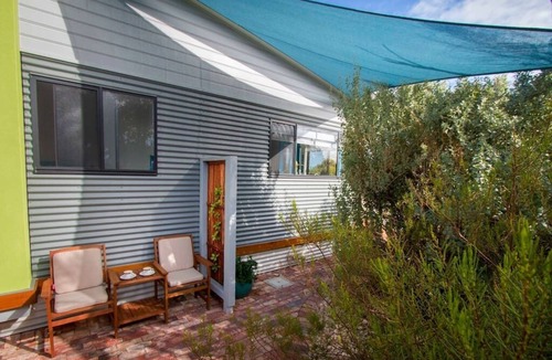 Bonney Cabin | Coorong Cabins - Wren Cabin