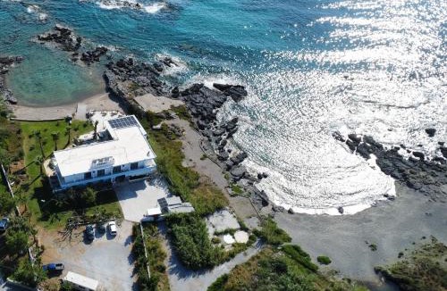 Frangokastellon House | Coral