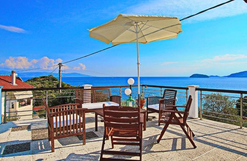 Palaio Tsifliki Villa | Coral Suite