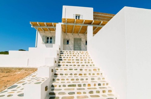 Santa Maria House | Coral Villa With 4 Bedrooms in Paros