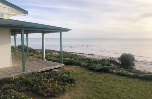 Minlacowie House | Cordelia and the Gull. Perfect, right on the beach, no road between you and sea.
