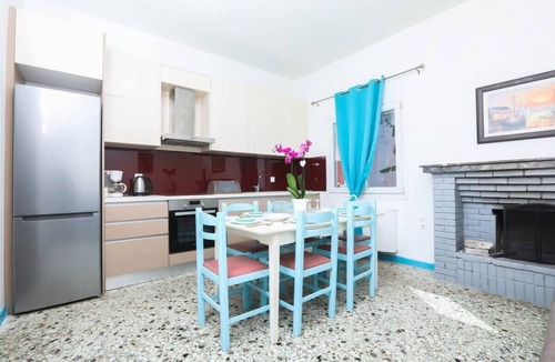 Gouvia House | Corfu Seaside Cottage - Private Garden Retreat