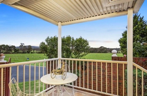 Dandenong Cottage | Corner Cottage