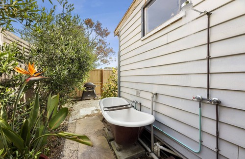 Queenscliff House | Corsair Cottage- Opposite beach