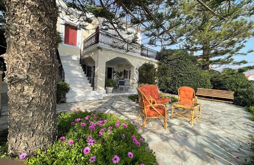 Vrontados Villa | CostaKostaChios seafront ArtGallery with lush gardens and unparalleled sea views