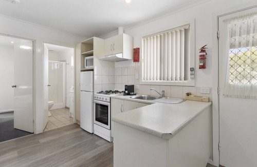 Moonta Bay Cabin | Costello Hotels - Moonta Bay Cabins