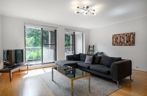 Redfern Apartment | Cosy 2-Bed in Redfern with Terrace & Parking