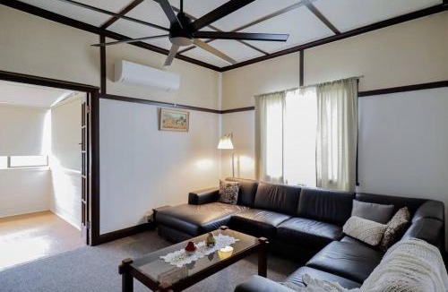 Tenterfield House | Cosy 3-Bed Home with Fireplace & Outdoor BBQ