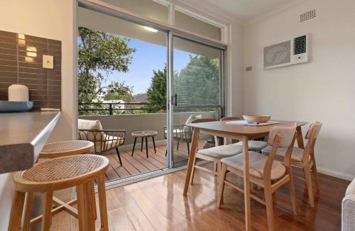 Rose Bay Apartment | Cosy and Quiet Walk to Beach and Harbor
