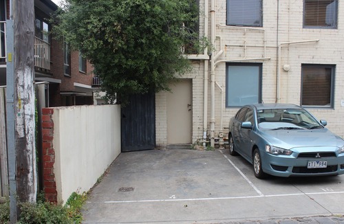 Elwood Apartment | Cosy Bayside apartment, 100m to the sand.