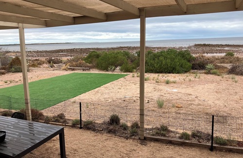 Yorke Peninsula Cabin | Cosy beach-front shack with easy access to everything Port Broughton offers.