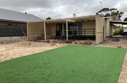 Yorke Peninsula Cabin | Cosy beach-front shack with easy access to everything Port Broughton offers.