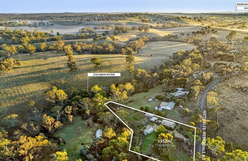 Metcalfe House | Cosy Bungalow on Tranquil Organic Mini-Farm