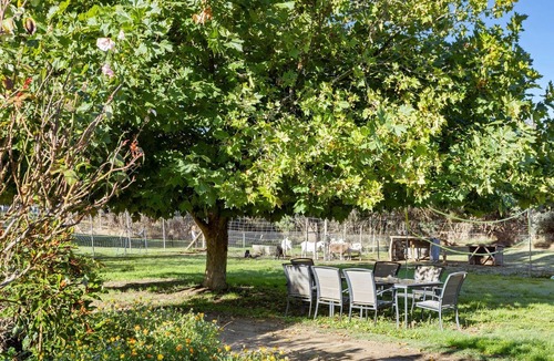 Metcalfe House | Cosy Bungalow on Tranquil Organic Mini-Farm