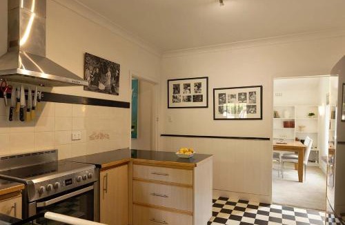 Mount Beauty House | Cosy Candlewick Cottage - A Mount Beauty Delight
