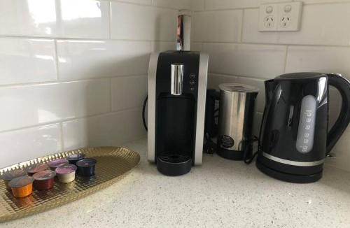 Williamstown Apartment | Cosy & Convenient Williamstown