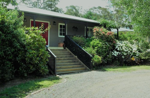 Penrose Cottage | Cosy cottage for groups up to 20. Gather under the stars with family and friends