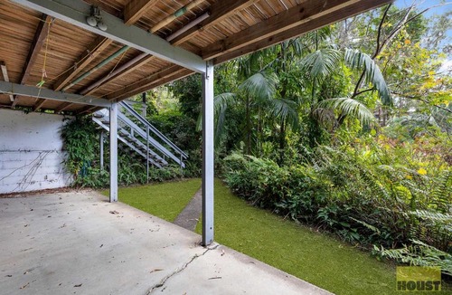 Currumbin Apartment | Cosy Currumbin Cottage