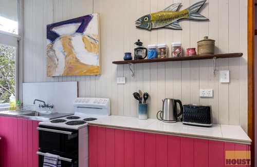 Currumbin Apartment | Cosy Currumbin Cottage