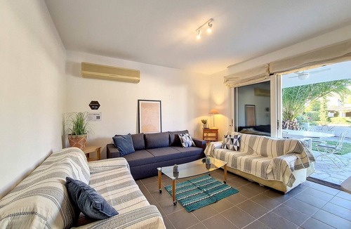 Plepi Apartment | Cosy Garden Flat, Beach, Pool – Mountain View, Private Pool, Air Conditioning
