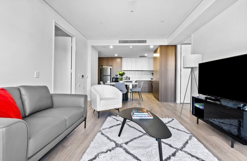 Kellyville Apartment | Cosy in Kellyville With Balcony and Parking