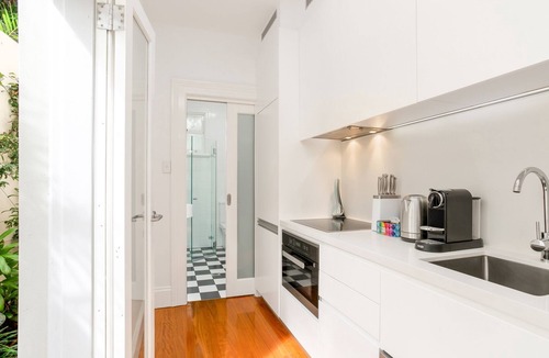 Lewisham Apartment | Cosy Inner West Studio with Courtyard