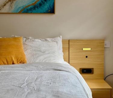 Blakehurst House | Cosy Modern 5BR Home-Major Hubs Parks with EV Charger