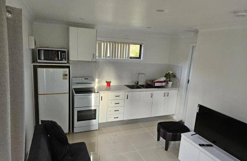 St Andrews Apartment | Cosy Self-Contained 1-Bedroom Compact Granny