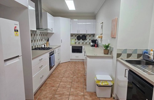 Kurwongbah Villa | Cosy Self-Contained 2 bedroom unit with shared swimming pool in an Acreage