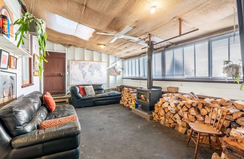 West Hobart Apartment | Cosy Upgraded Character Home in Leafy West Hobart