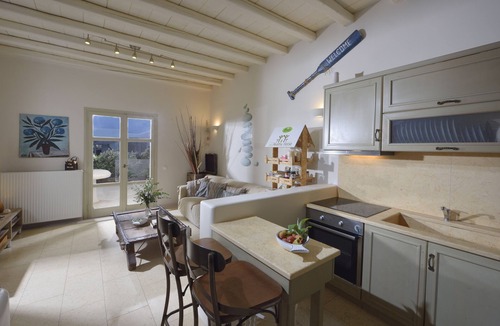 Ornos House | Cosy Villa close to the beach with a small private pool.