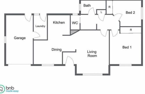 Orange Villa | Cosy Villa on McLachlan - Neat & Tidy, Walk to CBD