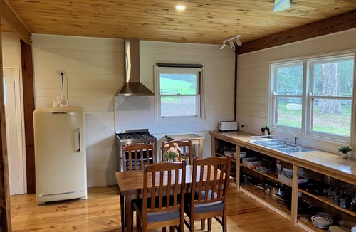 Whanregarwen Cottage | Cosy yet spacious farm stay with views of the surrounding rolling hills