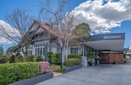 Armidale Hotel | Cotswold Gardens