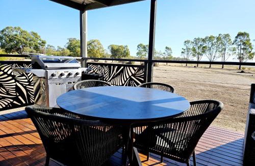 Waranga Shores House | Cottage by the Lake - Pet Friendly