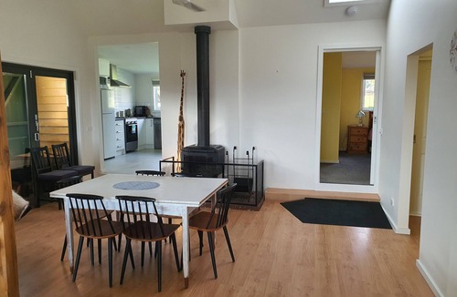 Hoddles Creek House | Cottage Farm Stay in a converted barn. Stunning views of the Yarra Valley.