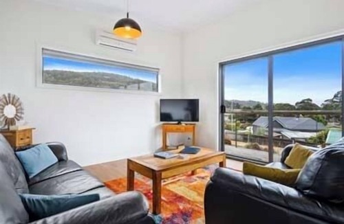 Dover Apartment | Cottage on Chapman, beautiful Bay Views
