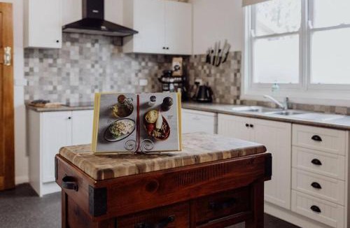 St Marys House | Cottage on Groom - St Marys Charm and Convenience!