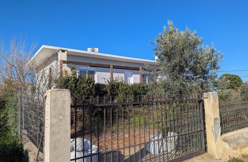 Rafina House | Cottage with access to airport and downtown athens