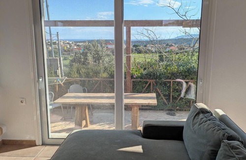Rafina House | Cottage with access to airport and downtown athens