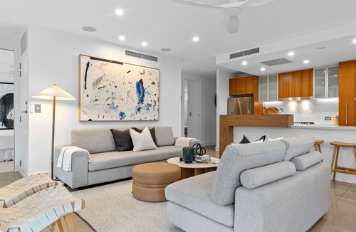 Casuarina Apartment | Cotton Beach 94 Mid-Floor Penthouse with Bush View