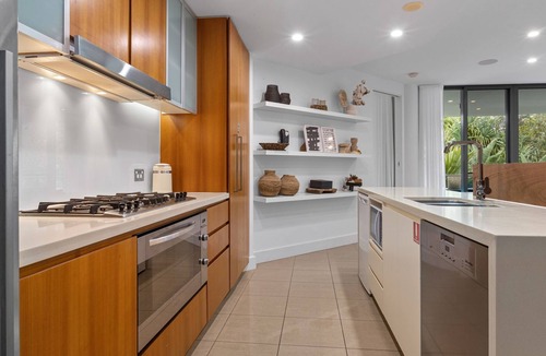 Casuarina Apartment | Cotton Beach 94 Mid-Floor Penthouse with Bush View