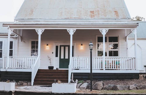 Limbri House | Country Escape: Woodfire, Coffee, Mountain Views