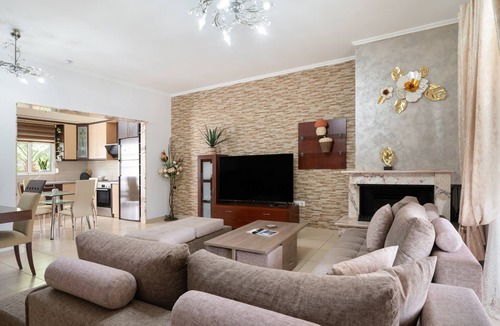 Kalamata House | Country House 'Happy Holidays Messinia' with Sea View, Wi-Fi and Air Conditioning